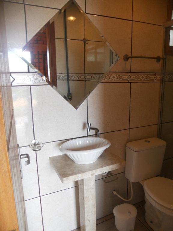 Pequena Pousada Pernottare Estacionamento Frente E Lado Publico Privado Gramado Room photo